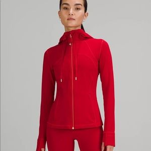 HOODED DEFINE JACKET IN RED